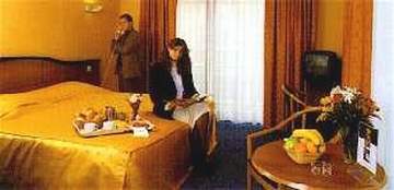 Ramada Oostende Bagian luar foto